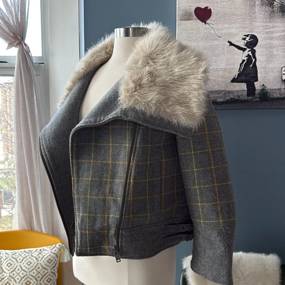 Banana Republic Gray Plaid Jacket with Faux Fur Collar | M Petite - Picture 9 of 15